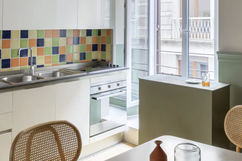 Appartamento nel rione Monti Roma con angolo cottura, forno, piastrelle colorate e accesso a balcone luminoso - Salotto Monti, BZAR hotels a Roma